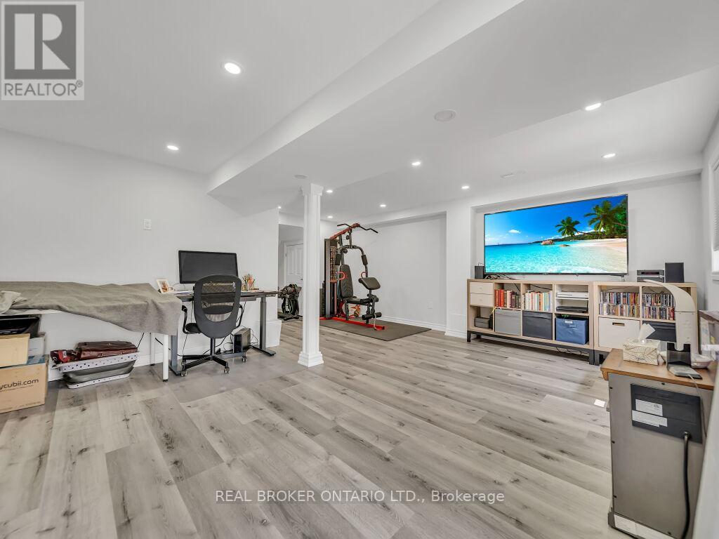 Photo 20 of 332 Riverstone Drive, Oakville ON