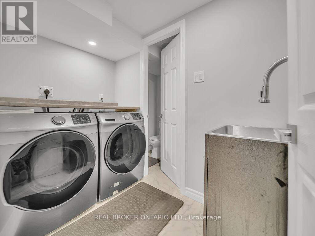 Photo 28 of 332 Riverstone Drive, Oakville ON