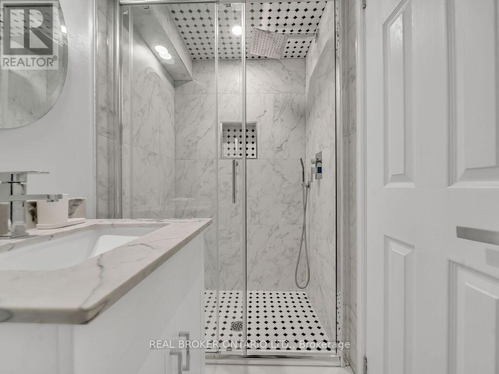 Photo 35 of 332 Riverstone Drive, Oakville ON