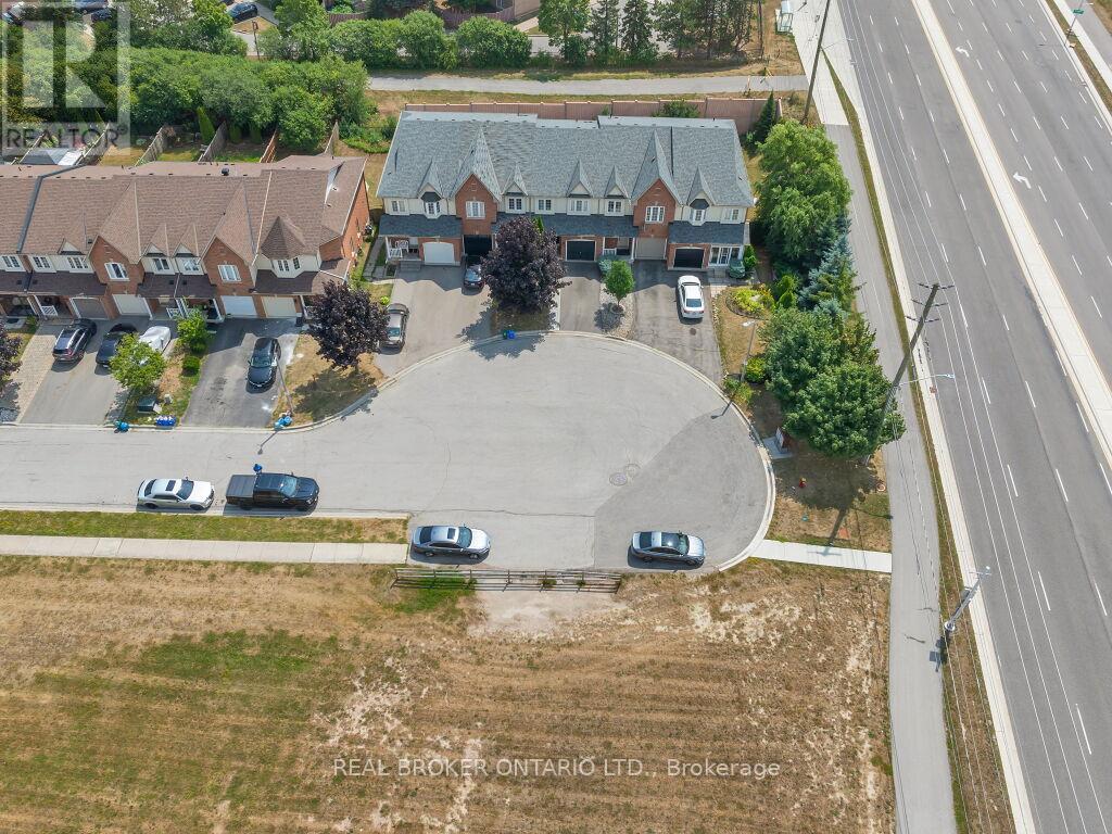 Photo 13 of 332 Riverstone Drive, Oakville ON