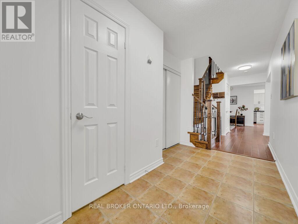 Photo 17 of 332 Riverstone Drive, Oakville ON