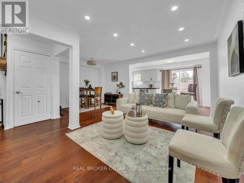 Photo 19 of 332 Riverstone Drive, Oakville ON