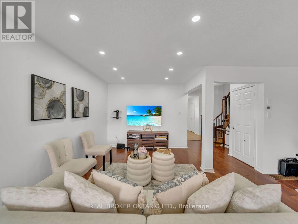 Photo 14 of 332 Riverstone Drive, Oakville ON