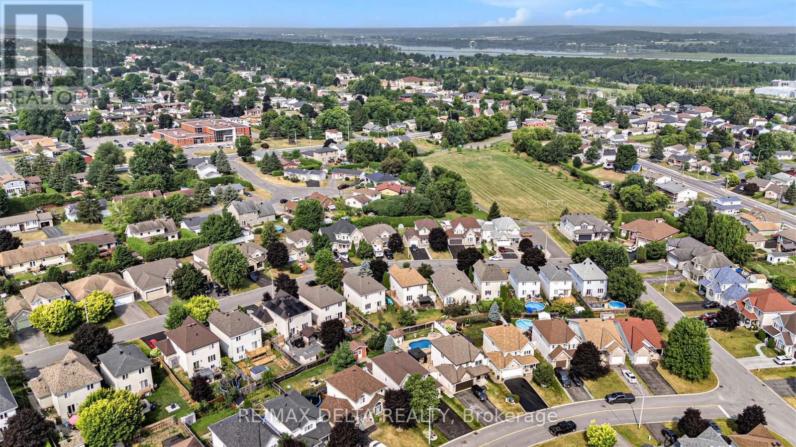 Photo 34 of 176 Louise Street, Clarencerockland ON