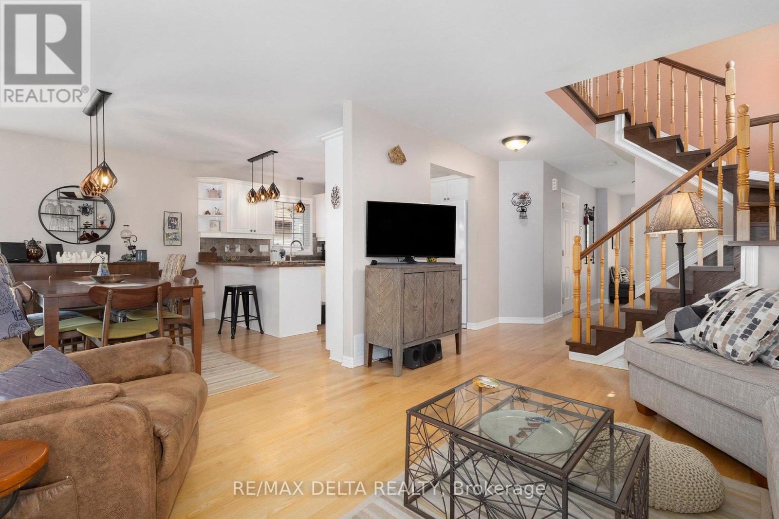 Photo 8 of 176 Louise Street, Clarencerockland ON