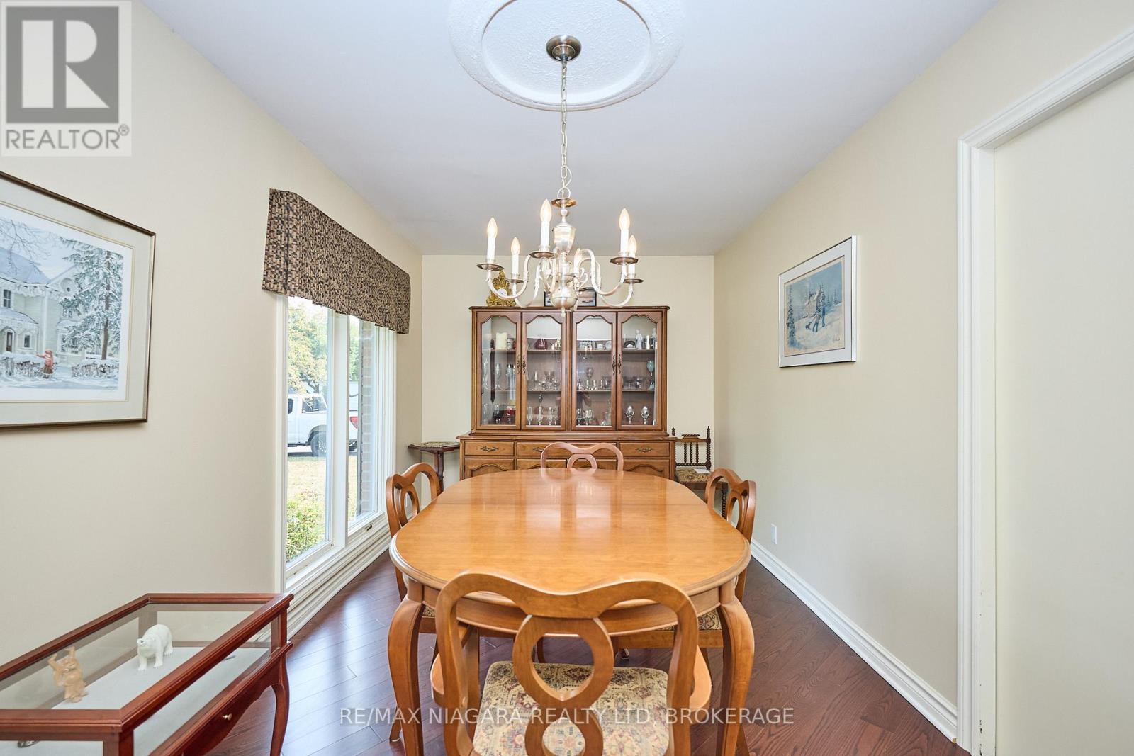Photo 10 of 27 St George Court, Fort Erie ON