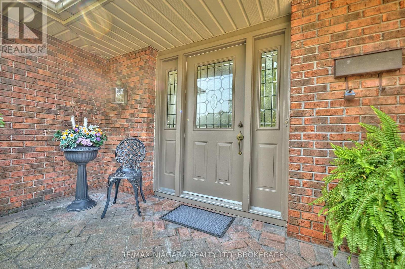 Photo 4 of 27 St George Court, Fort Erie ON