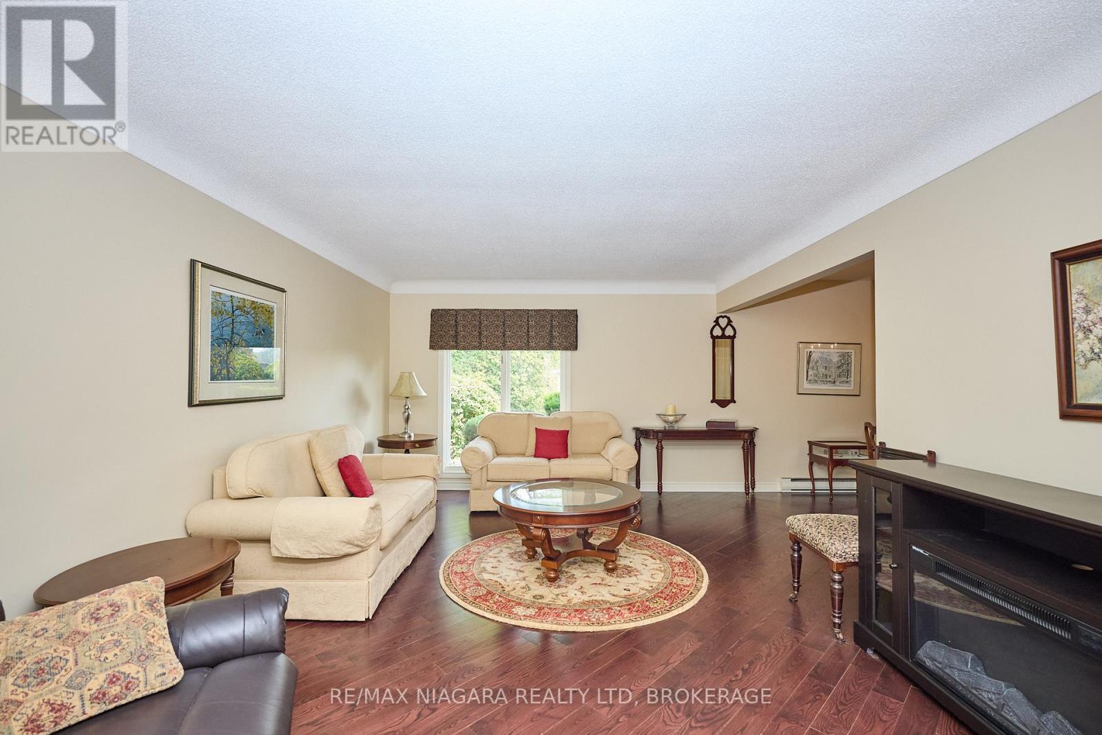 Photo 7 of 27 St George Court, Fort Erie ON