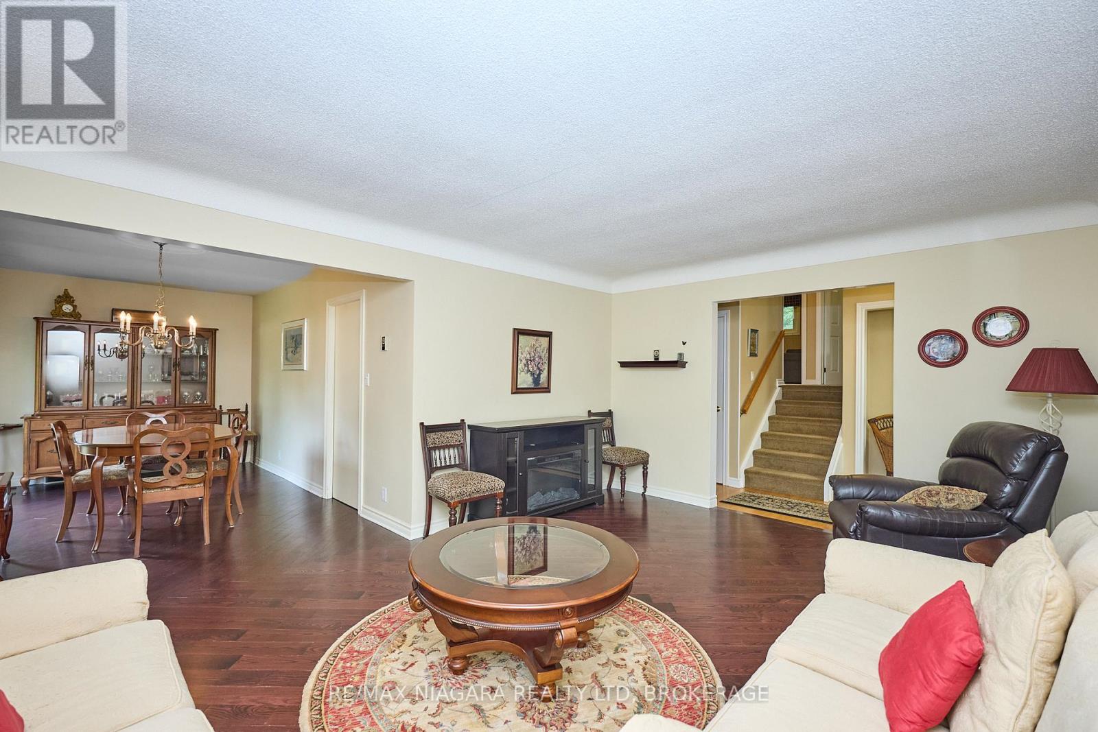 Photo 9 of 27 St George Court, Fort Erie ON