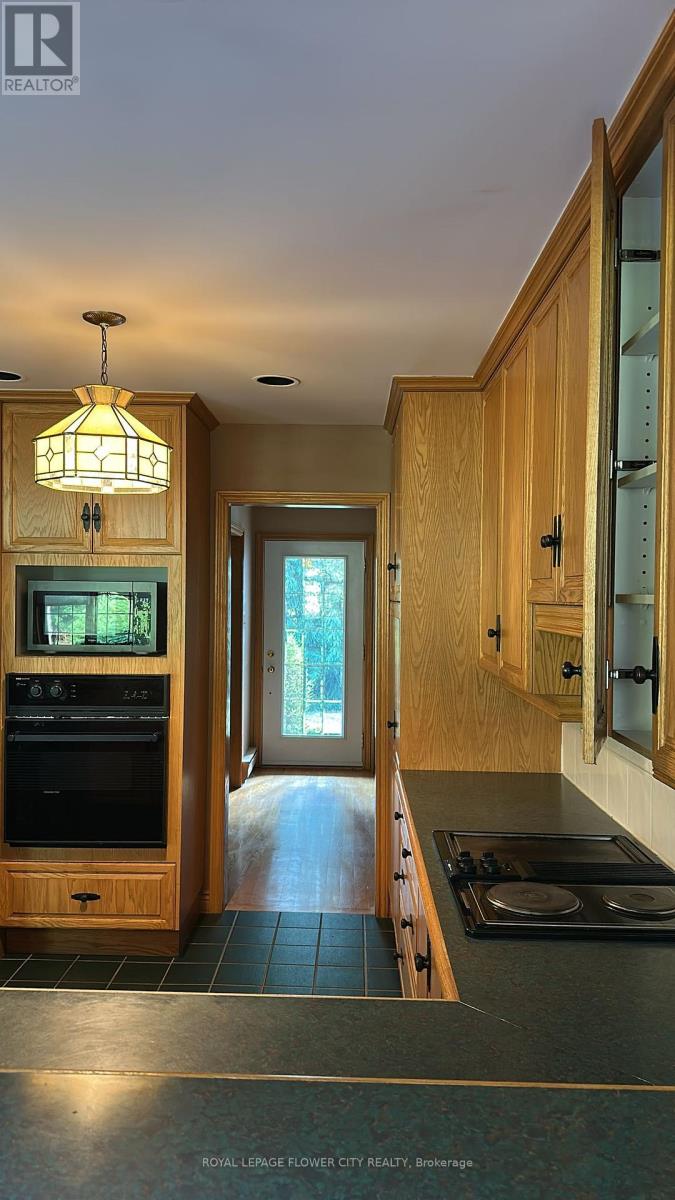 Photo 11 of 7076 5th Side Road N, Innisfil ON