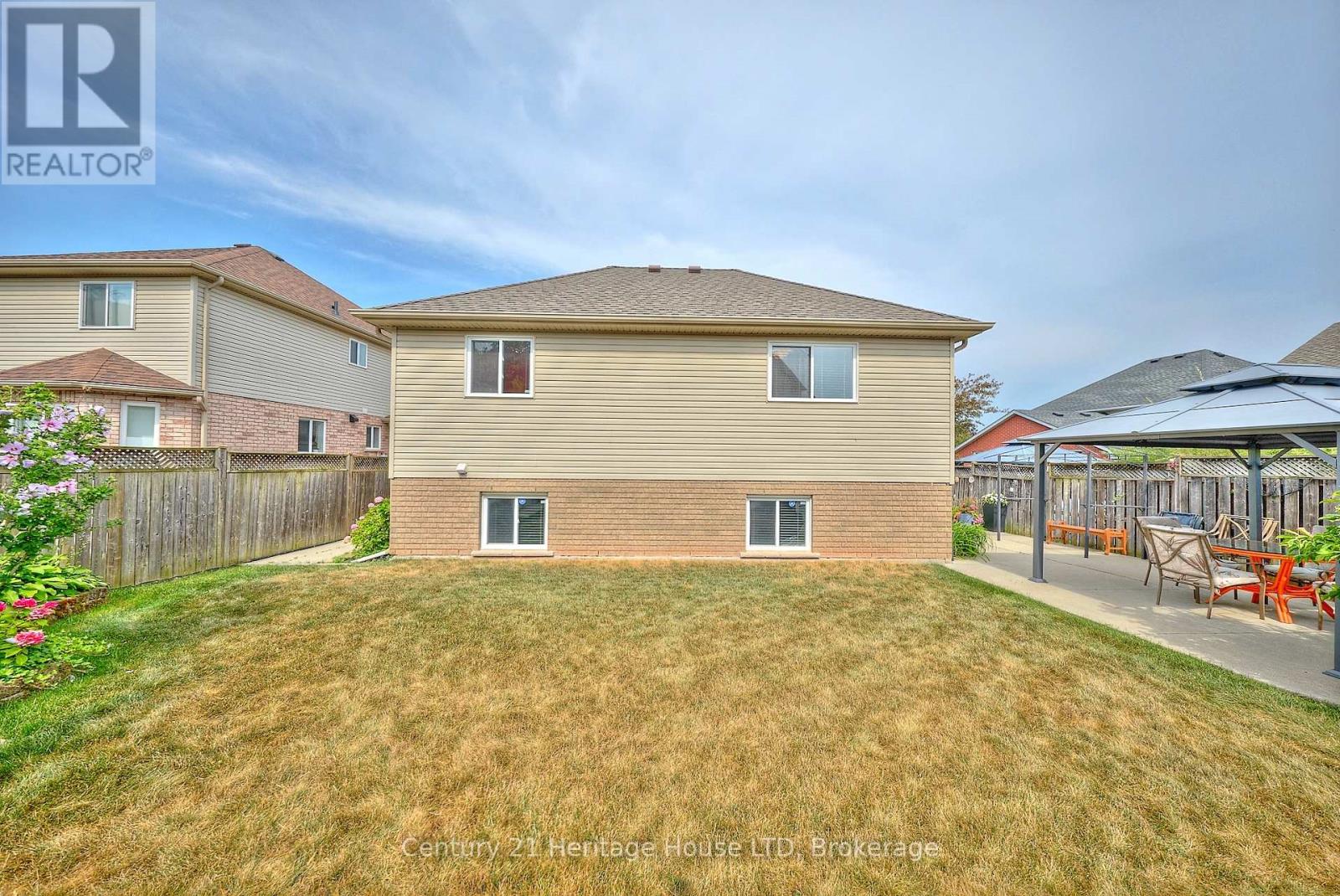 Photo 1 of 222 Dorchester Drive, Grimsby ON