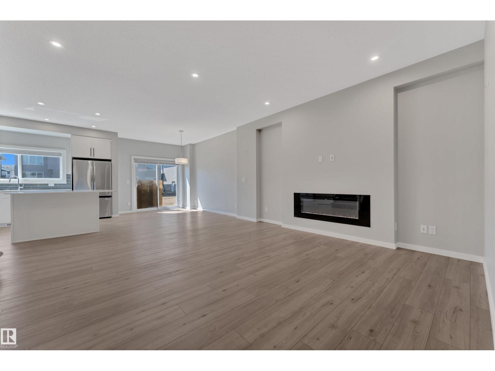 Photo 11 of 611 31 Av Nw, Edmonton AB