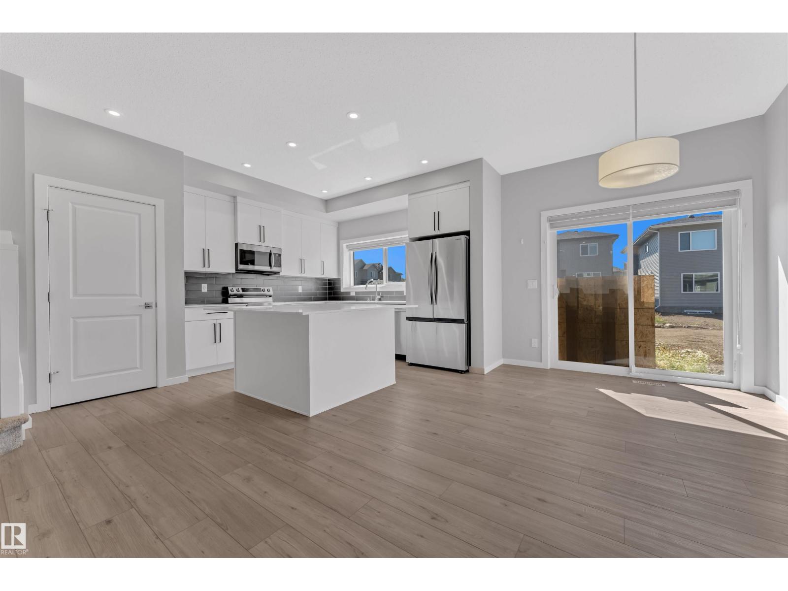 Photo 13 of 611 31 Av Nw, Edmonton AB