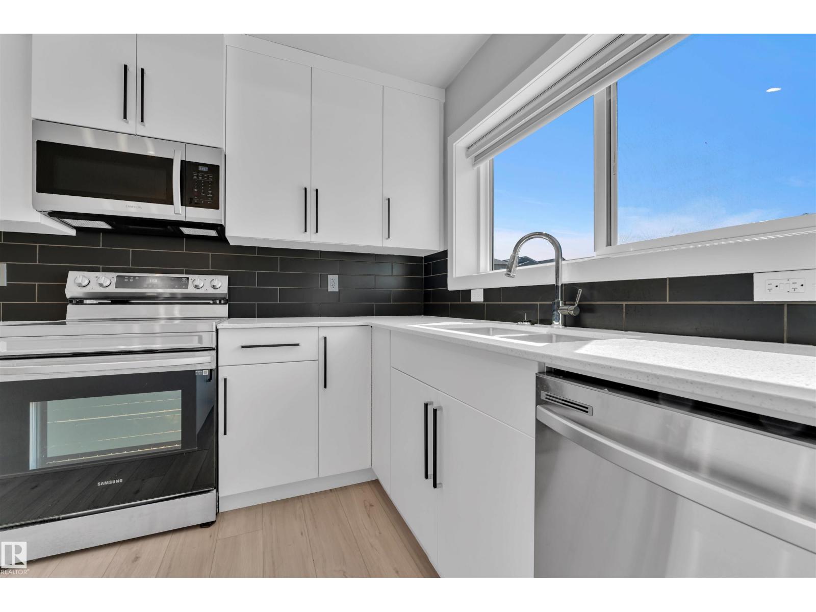 Photo 16 of 611 31 Av Nw, Edmonton AB