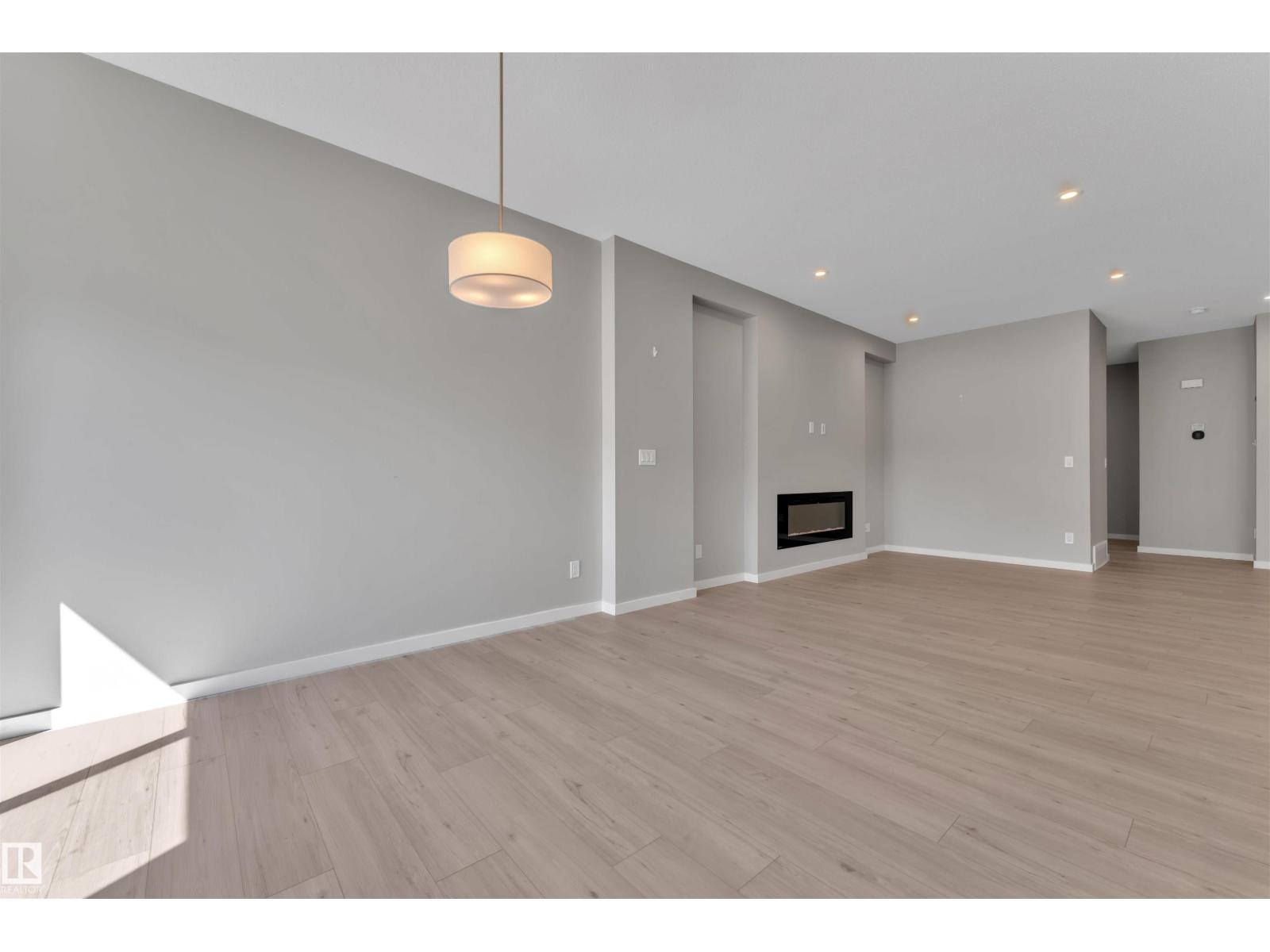 Photo 17 of 611 31 Av Nw, Edmonton AB