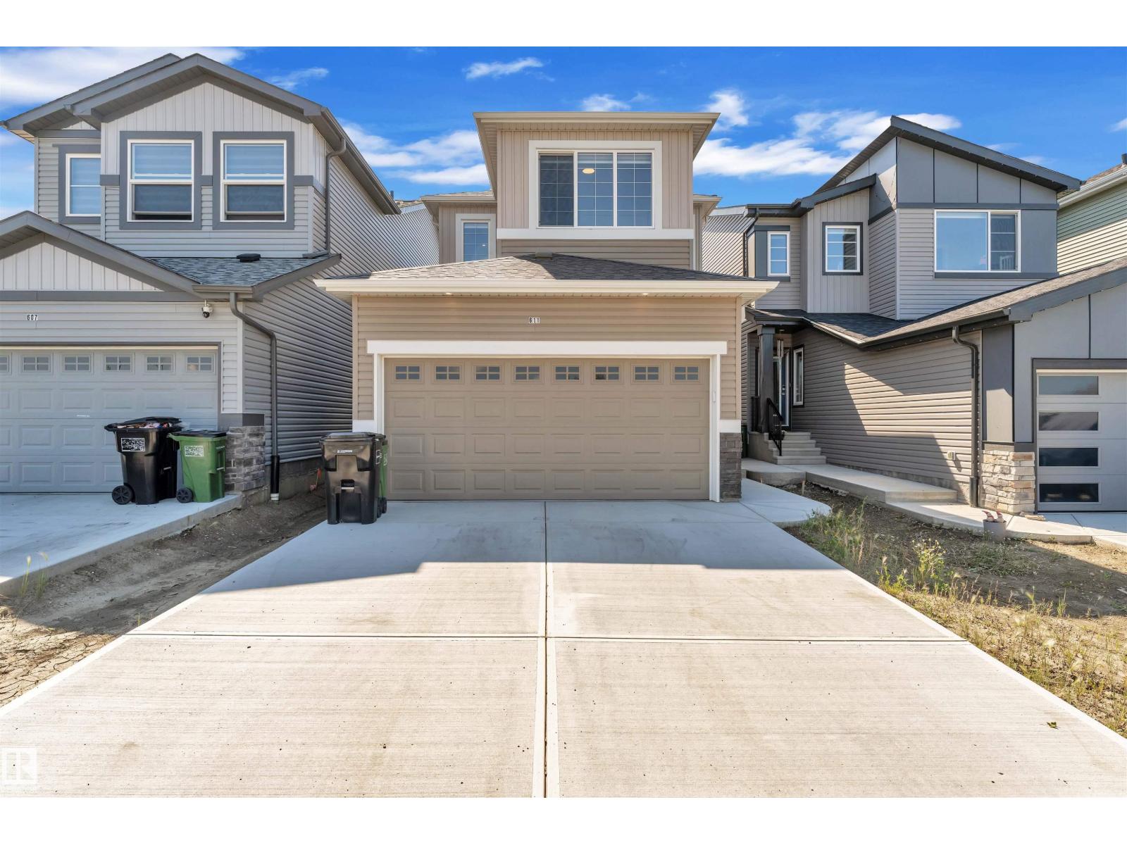 Photo 2 of 611 31 Av Nw, Edmonton AB