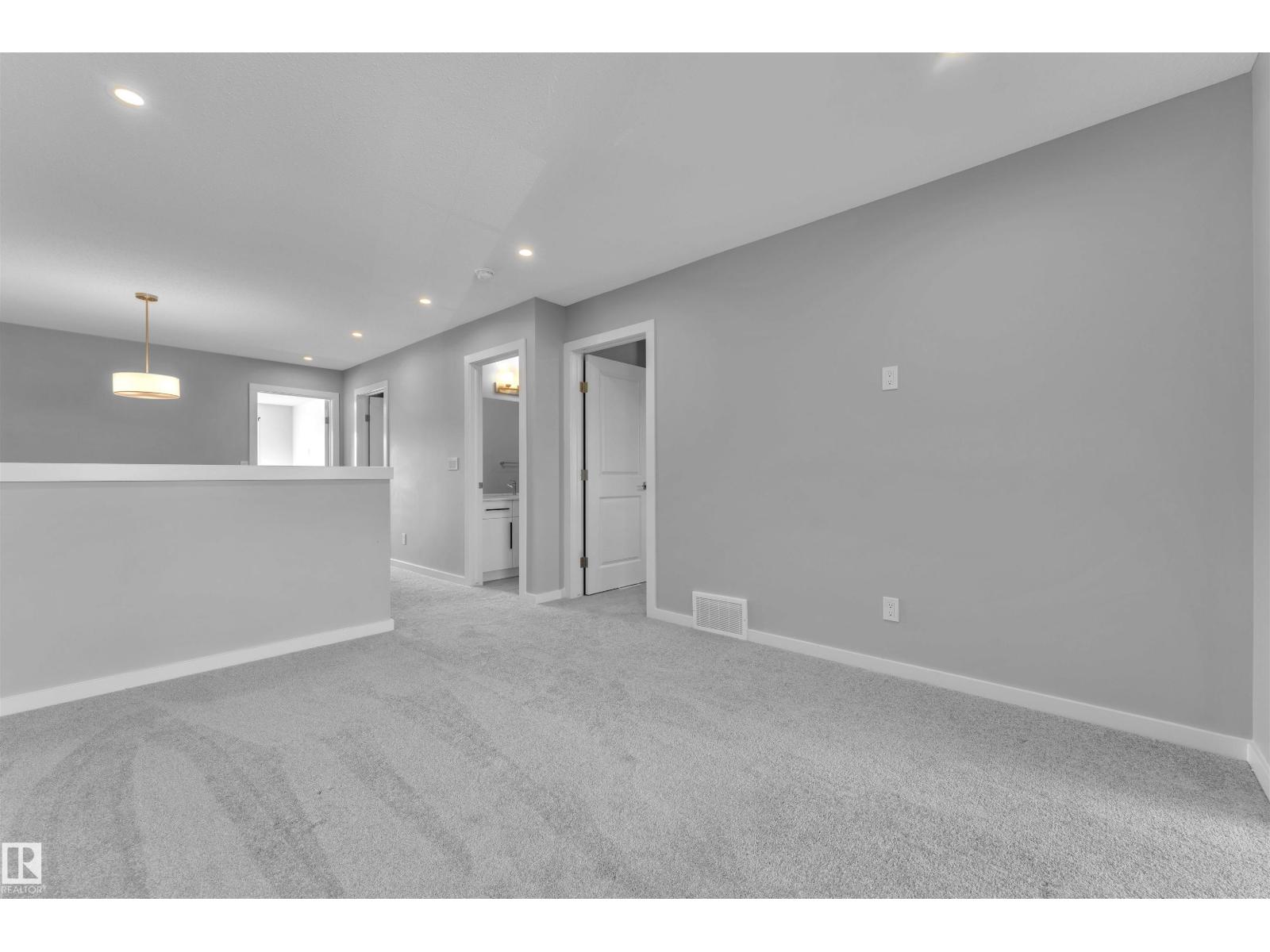 Photo 22 of 611 31 Av Nw, Edmonton AB