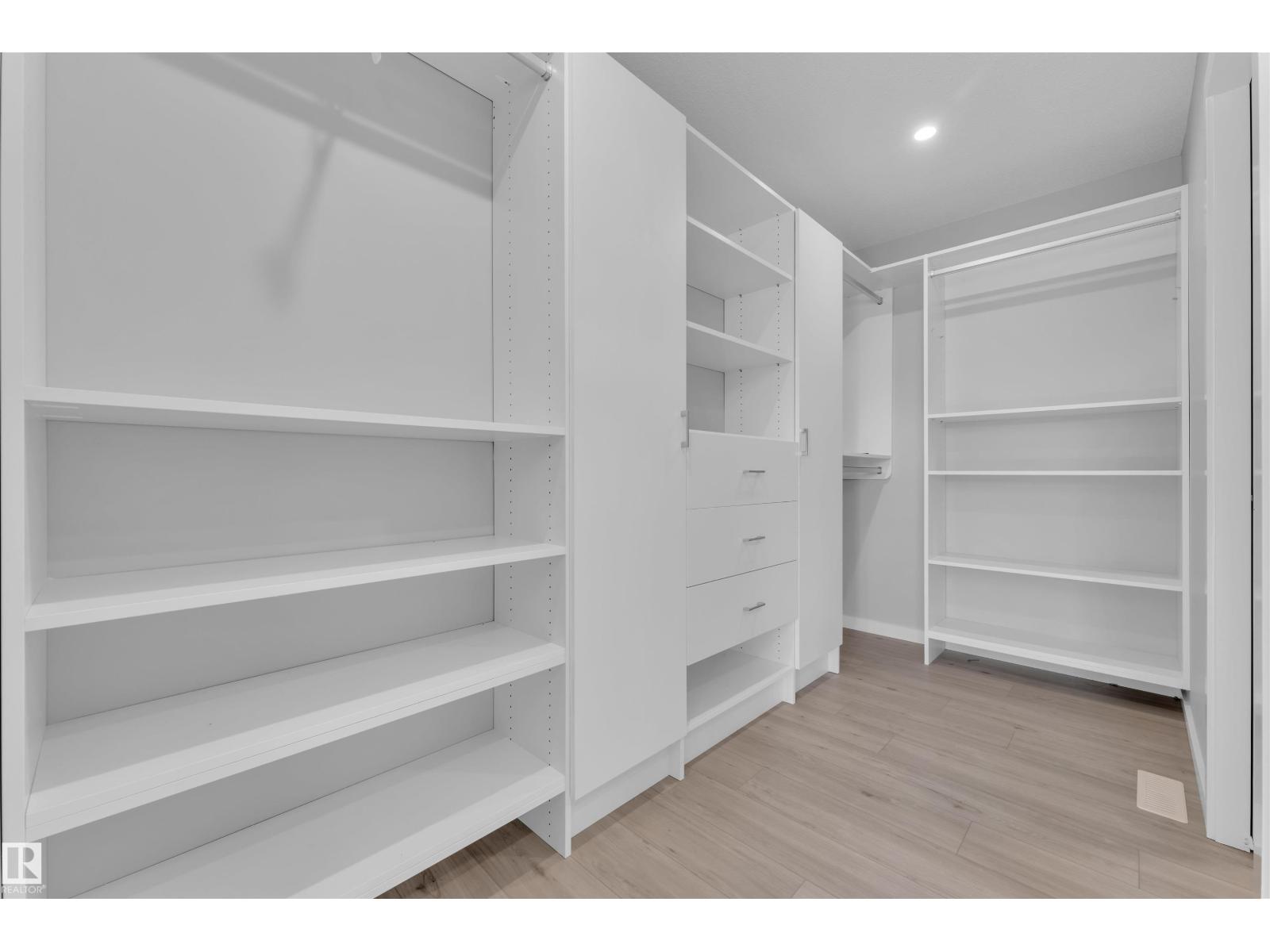 Photo 33 of 611 31 Av Nw, Edmonton AB