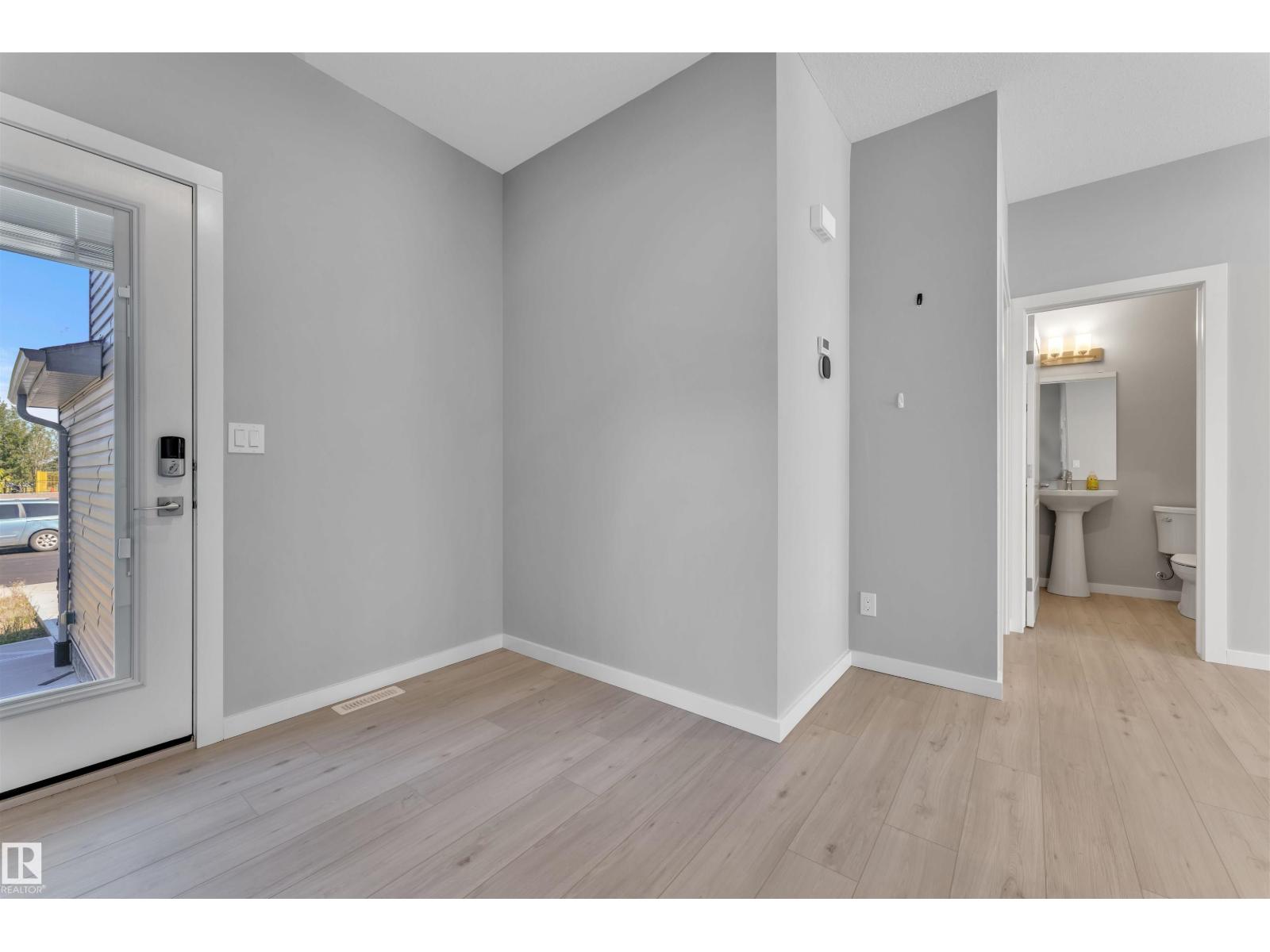 Photo 6 of 611 31 Av Nw, Edmonton AB