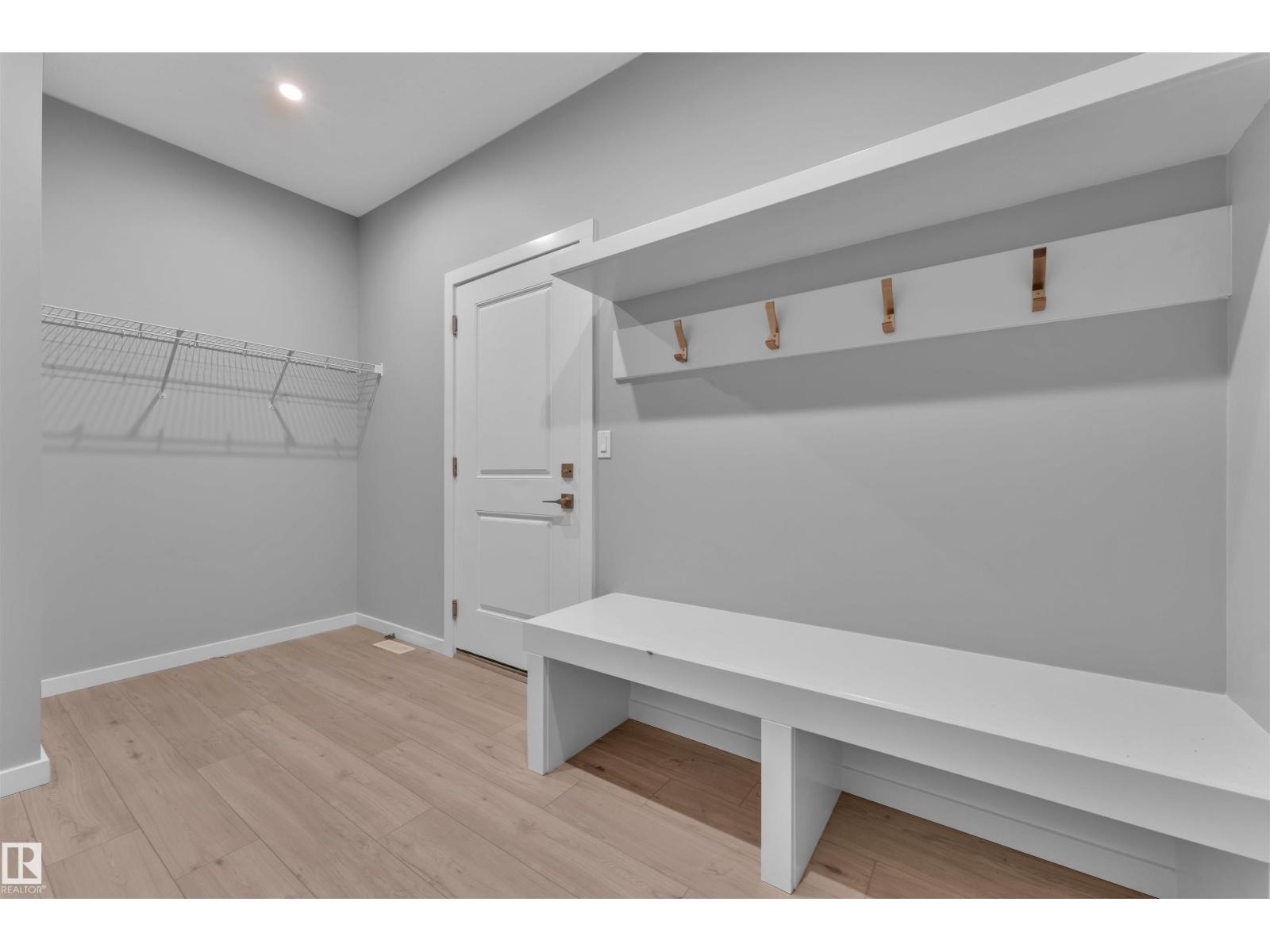 Photo 9 of 611 31 Av Nw, Edmonton AB