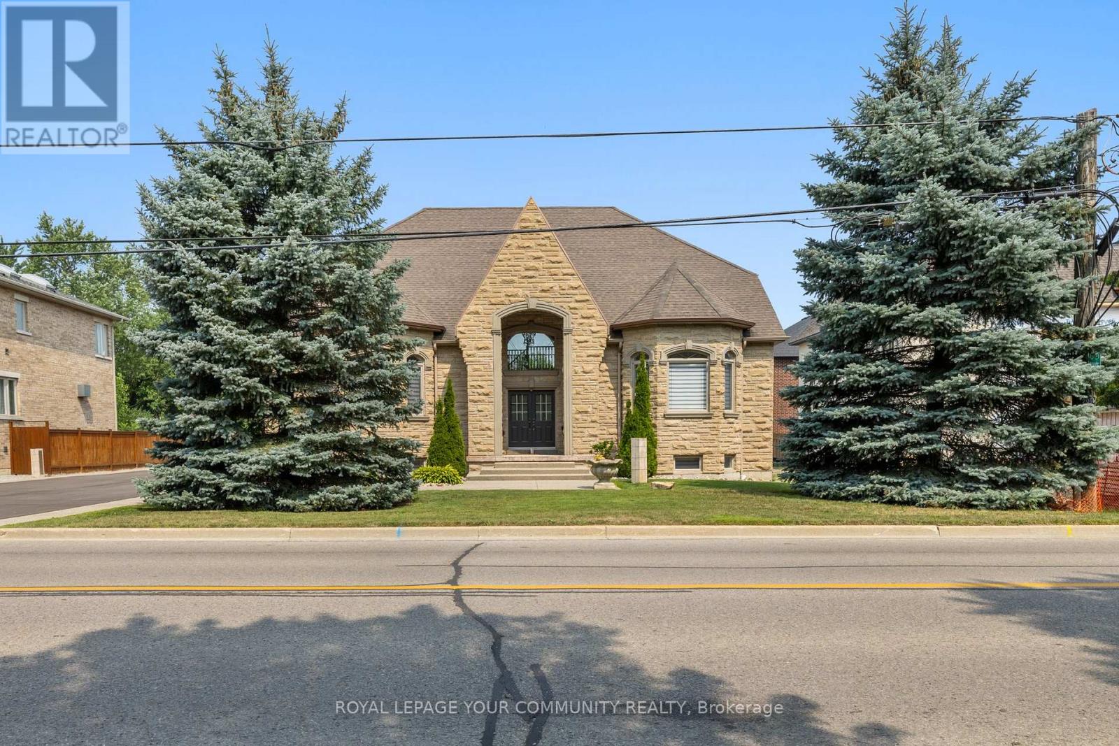 Photo 1 of 294 Sunset Beach Road, Richmond Hill ON