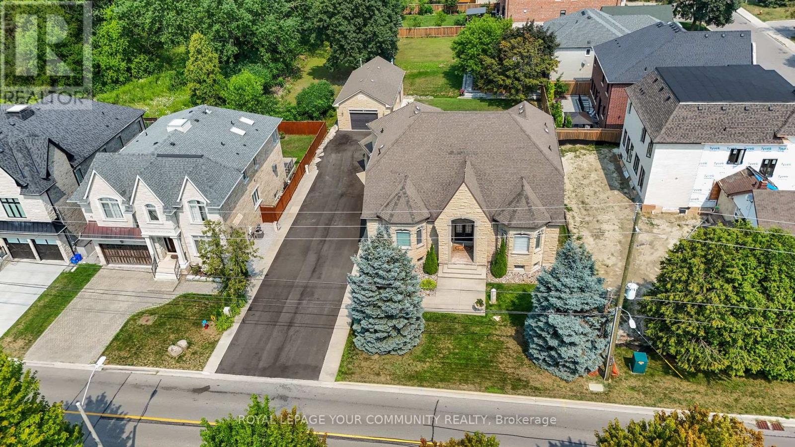 Photo 3 of 294 Sunset Beach Road, Richmond Hill ON