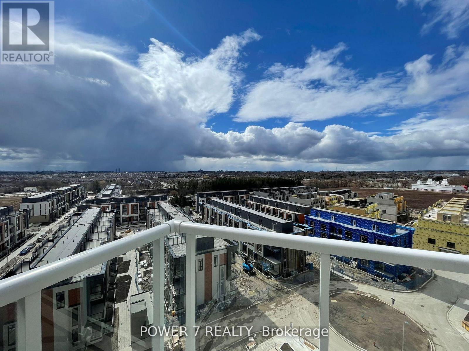 Photo 12 of 919 6 David Eyer Rd Road, Richmond Hill ON