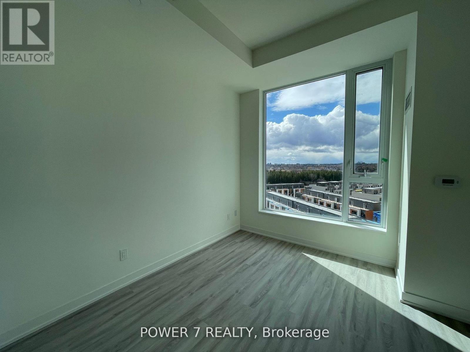 Photo 13 of 919 6 David Eyer Rd Road, Richmond Hill ON