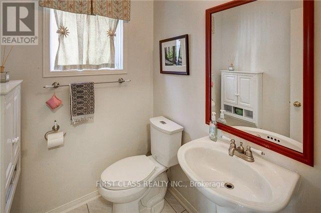 Photo 11 of 26 Canyon Creek Avenue, Richmond Hill ON