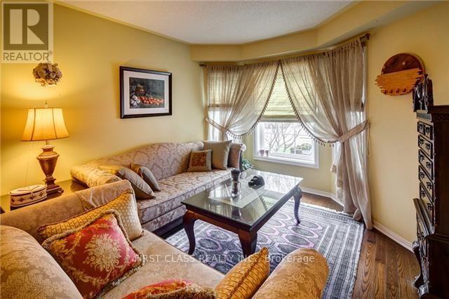 Photo 2 of 26 Canyon Creek Avenue, Richmond Hill ON