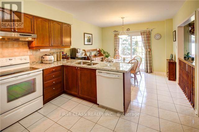 Photo 4 of 26 Canyon Creek Avenue, Richmond Hill ON