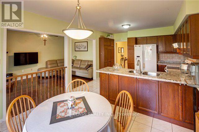 Photo 5 of 26 Canyon Creek Avenue, Richmond Hill ON