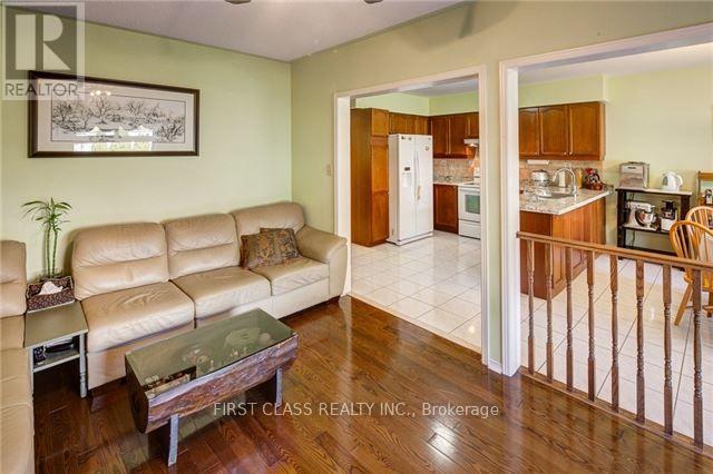 Photo 6 of 26 Canyon Creek Avenue, Richmond Hill ON