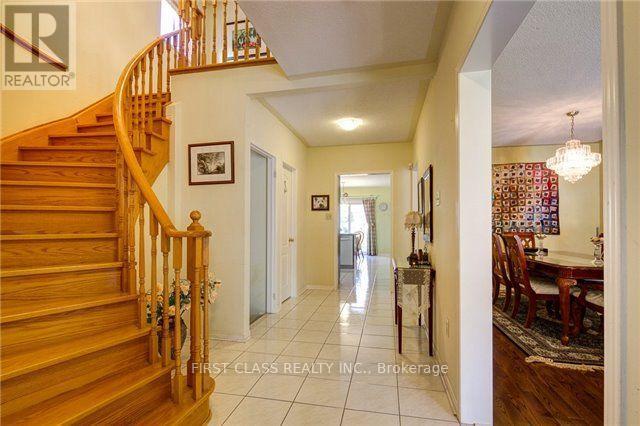 Photo 7 of 26 Canyon Creek Avenue, Richmond Hill ON