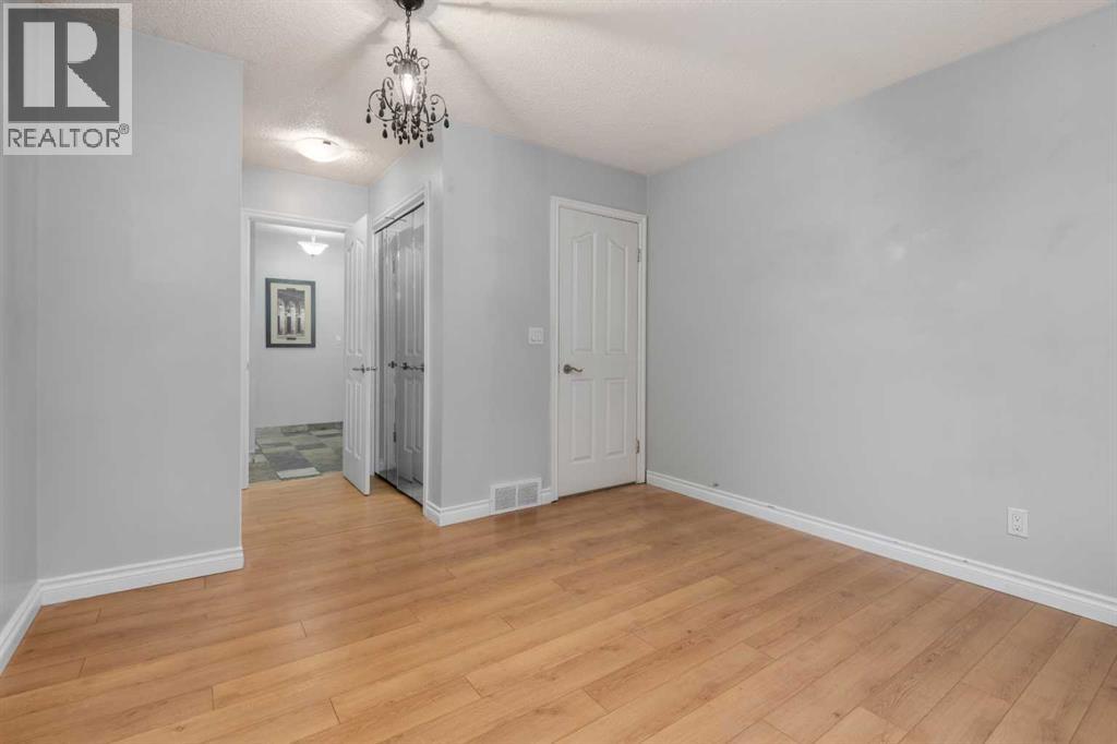 Single Family House Bungalow for Sale in  Woodglen Close SW Woodbine Calgary 