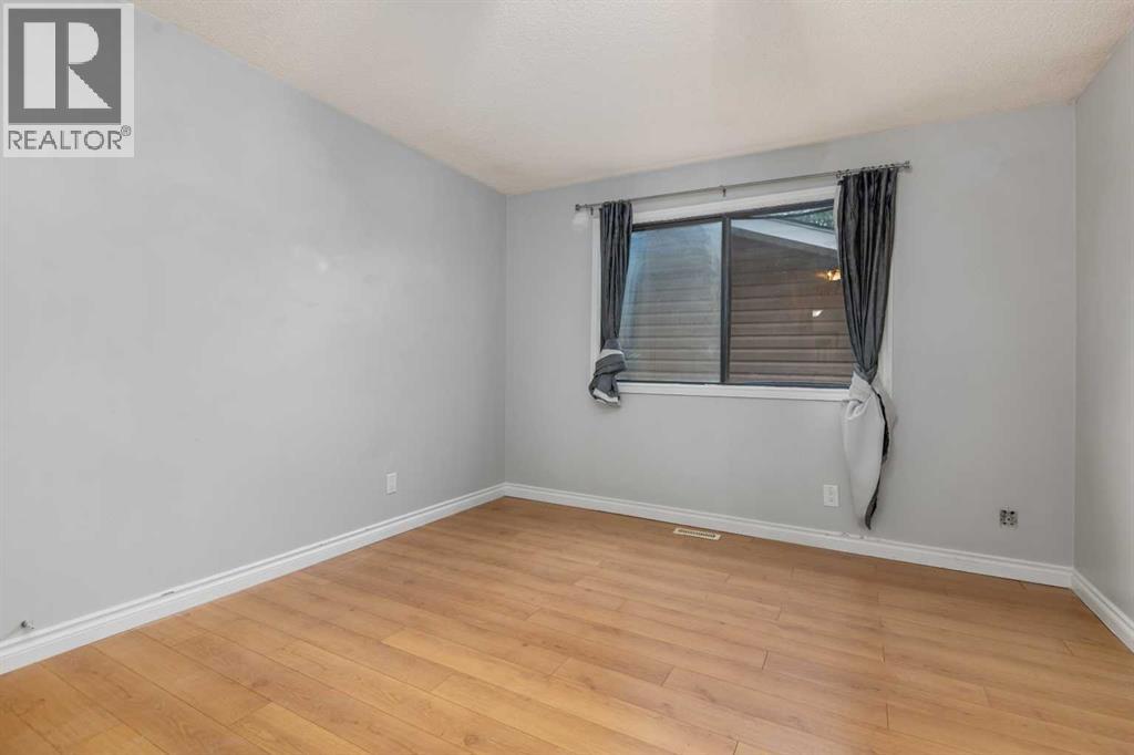 Single Family House Bungalow for Sale in  Woodglen Close SW Woodbine Calgary 
