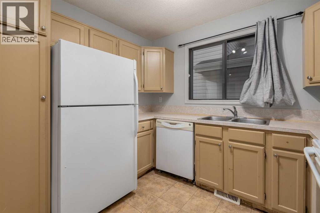 Single Family House Bungalow for Sale in  Woodglen Close SW Woodbine Calgary 