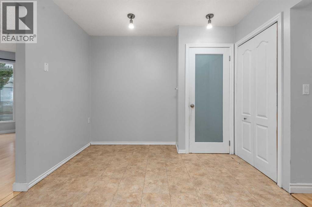 Single Family House Bungalow for Sale in  Woodglen Close SW Woodbine Calgary 