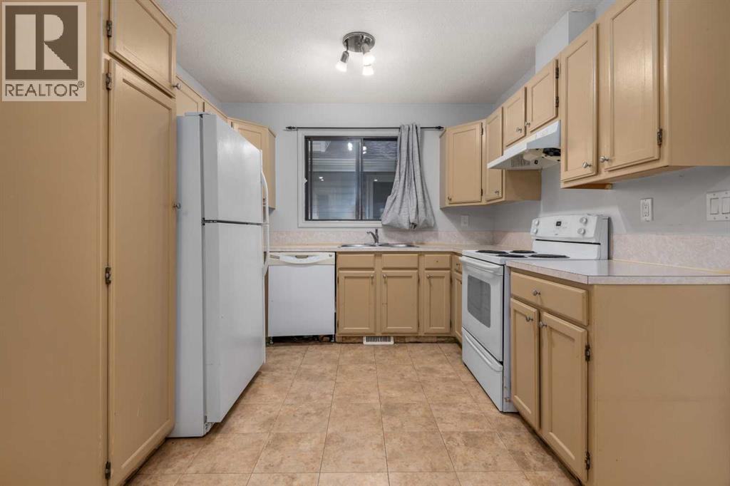 Single Family House Bungalow for Sale in  Woodglen Close SW Woodbine Calgary 