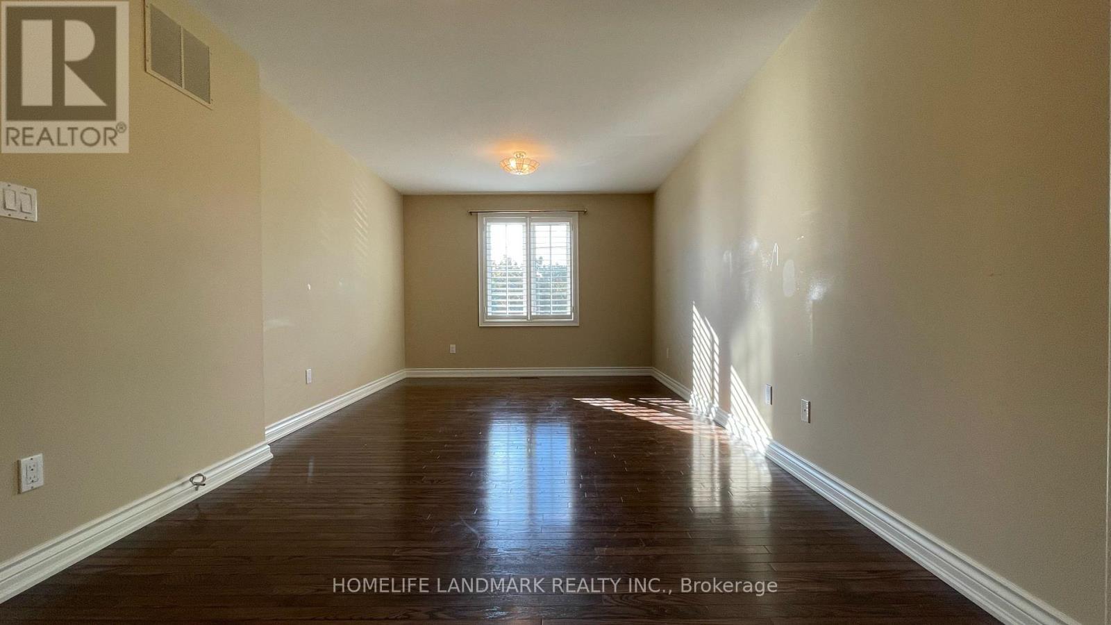 Photo 7 of 7751 South Wood Drive, Niagara Falls ON