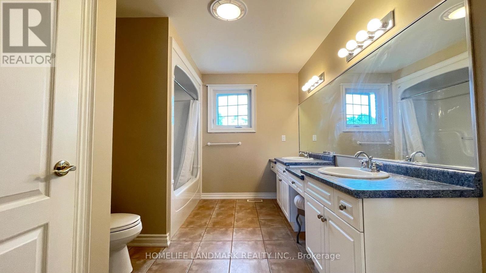 Photo 4 of 7751 South Wood Drive, Niagara Falls ON