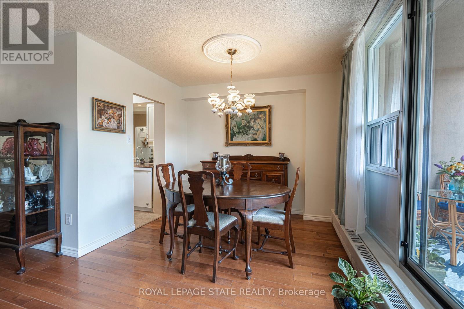 Photo 11 of 707 1964 Main Street W, Hamilton ON