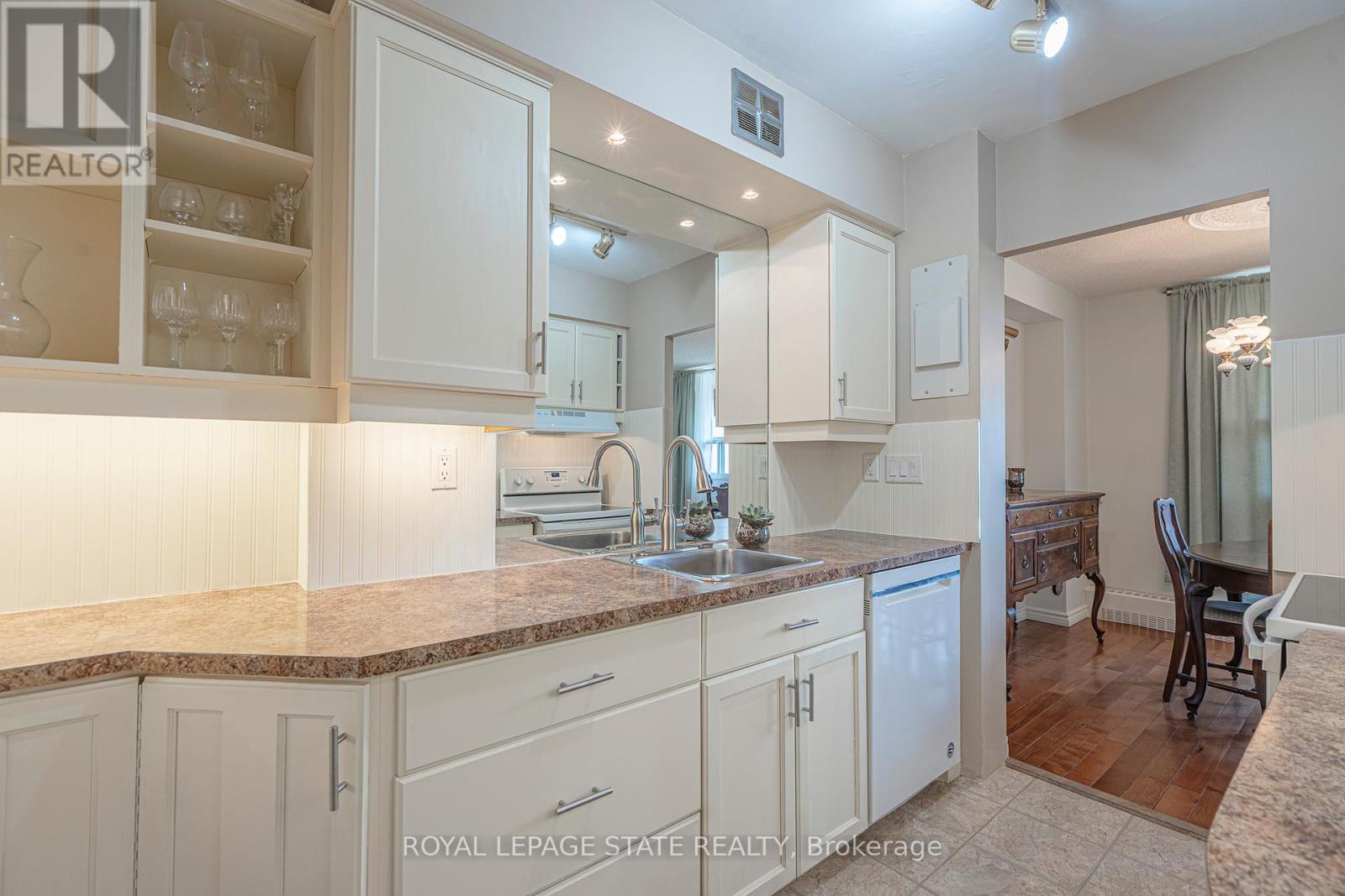 Photo 13 of 707 1964 Main Street W, Hamilton ON