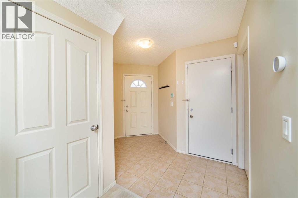 Photo 10 of 43 Sage Valley Close Nw, Calgary AB