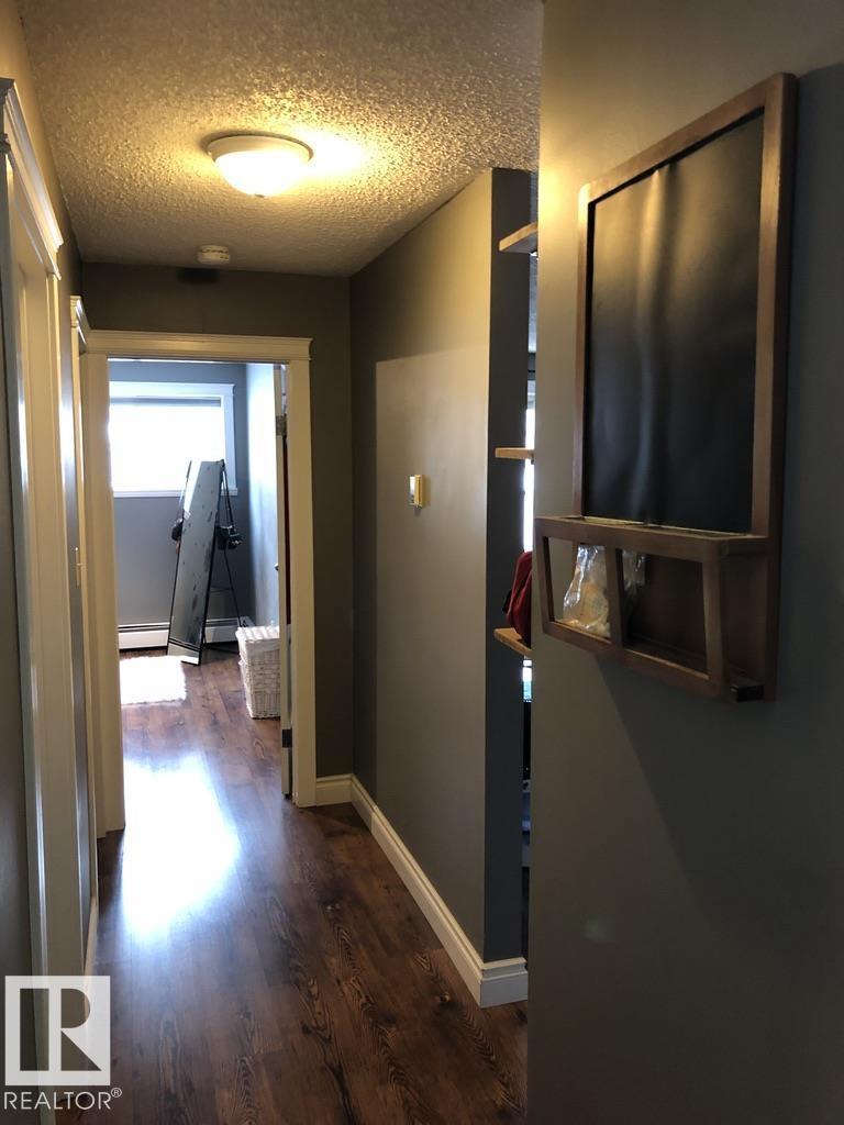 Photo 9 of 10520 80 Avenue Nw, Edmonton AB