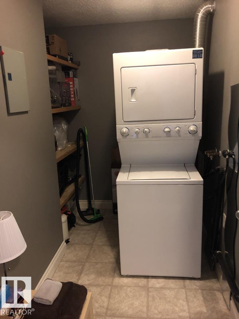 Photo 10 of 10520 80 Avenue Nw, Edmonton AB