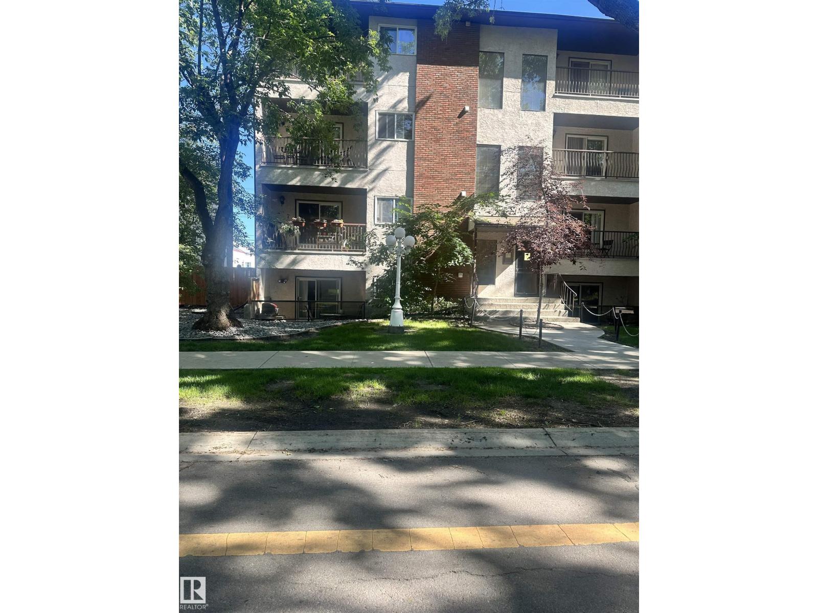 Photo 15 of 10520 80 Avenue Nw, Edmonton AB