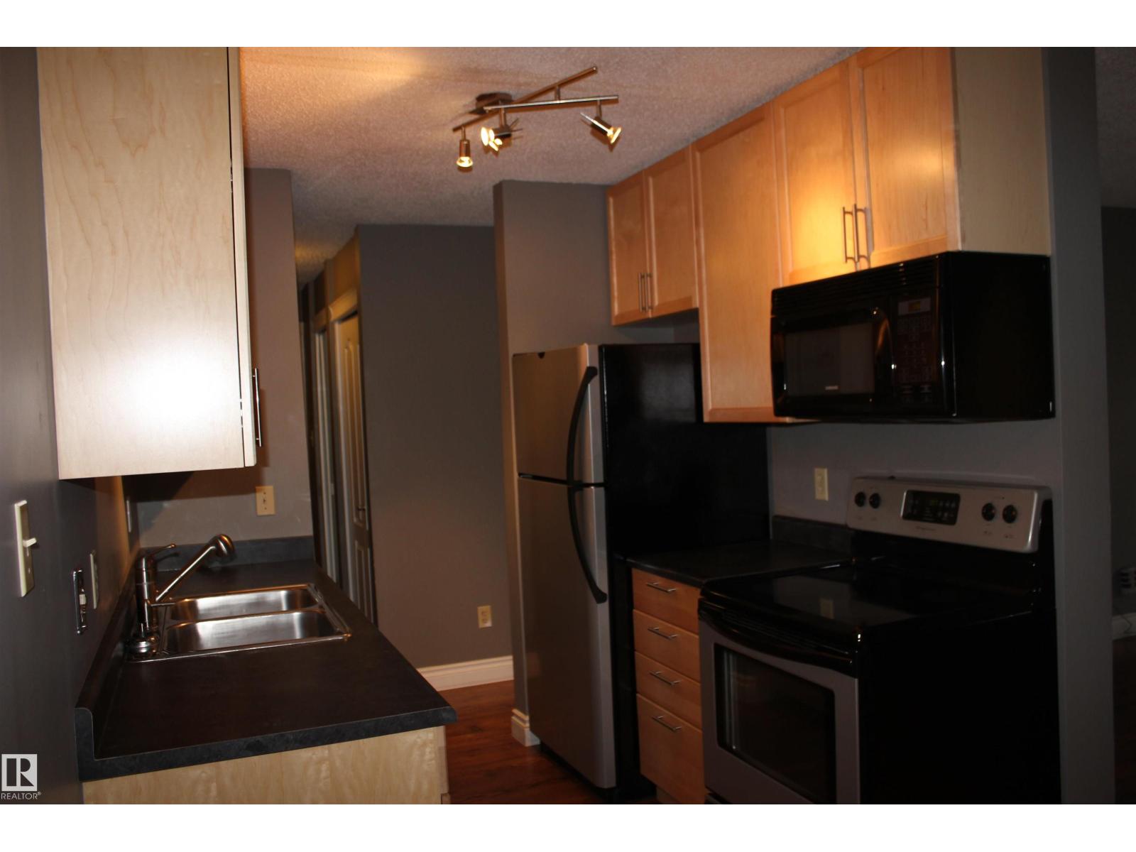 Photo 4 of 10520 80 Avenue Nw, Edmonton AB