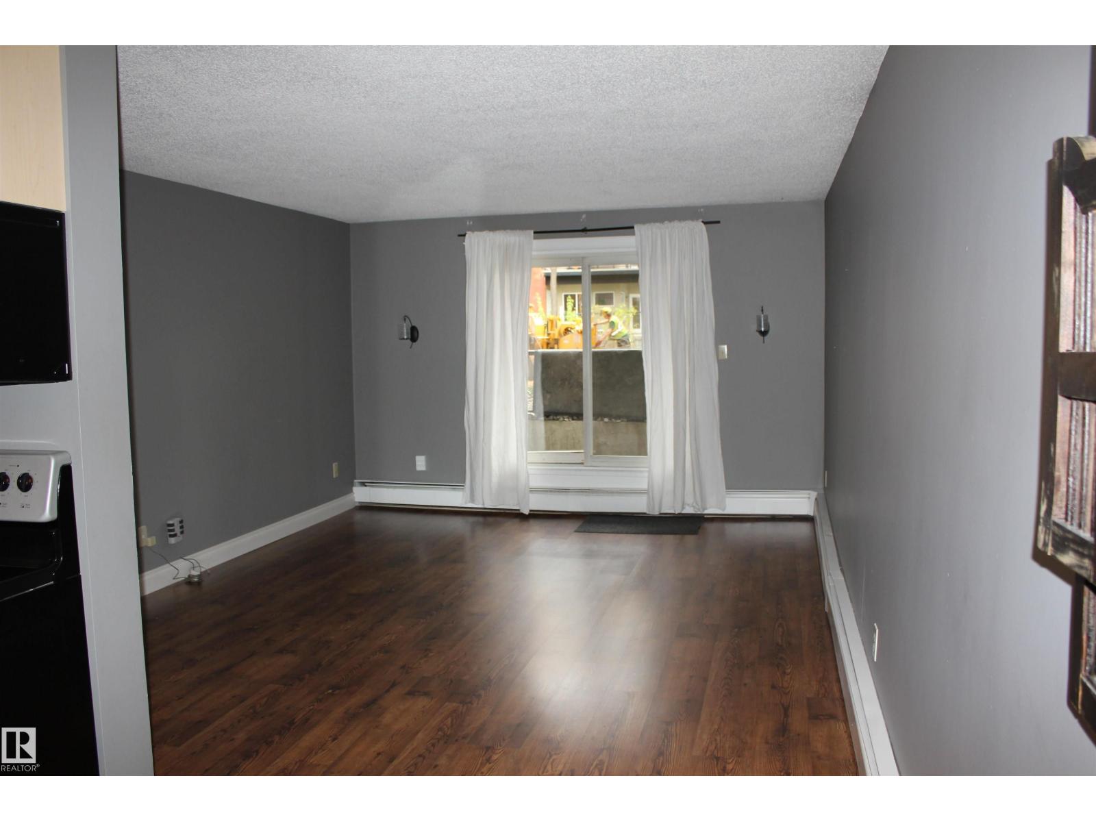 Photo 7 of 10520 80 Avenue Nw, Edmonton AB