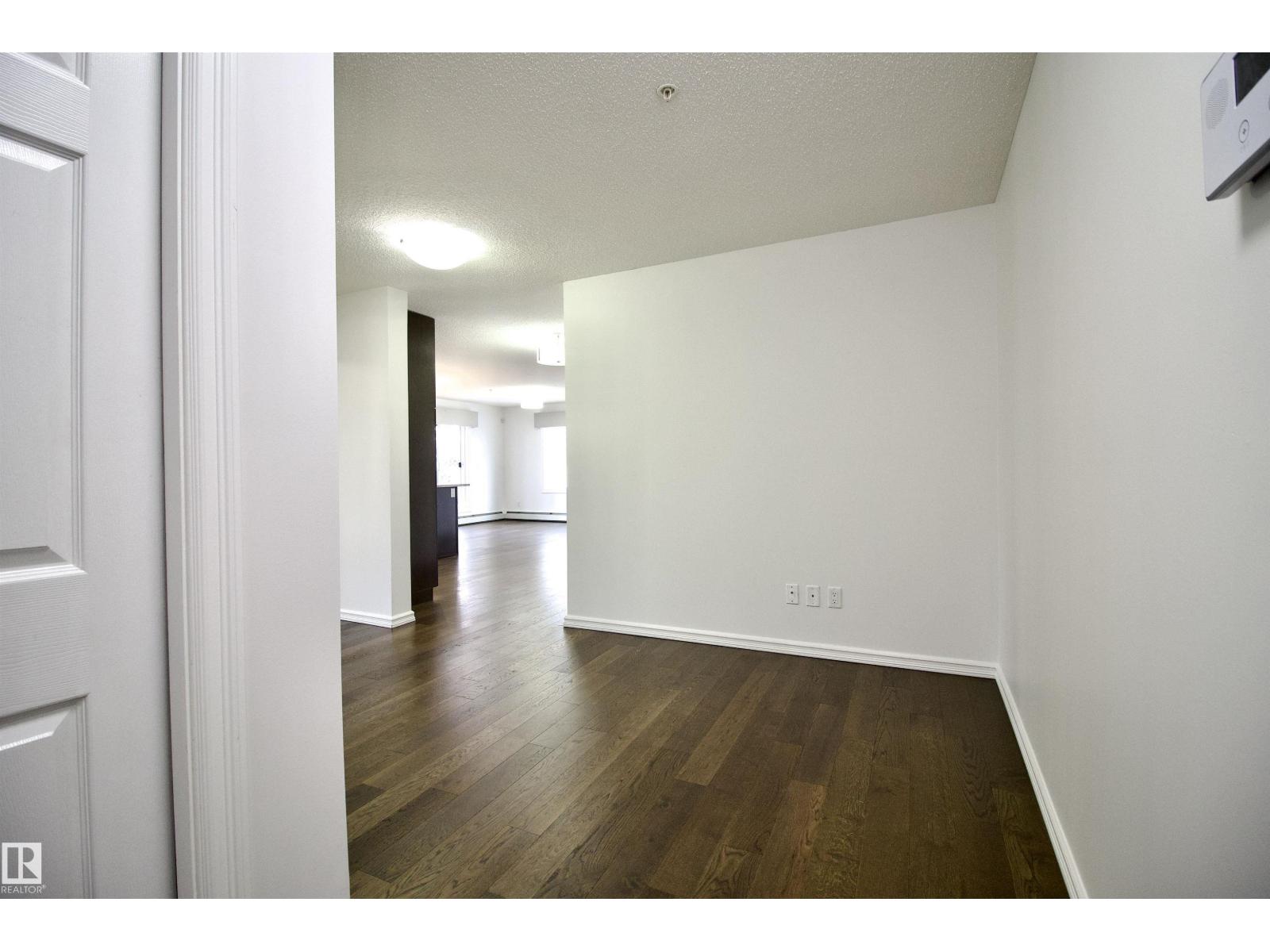 Photo 10 of 102 2203 44 Av Nw, Edmonton AB